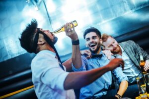 Erhöhter Alkoholkonsum - Risiko von Übergriffen durch Betrunkene steigt