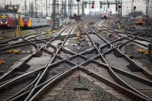 Streifendienste und Standwache rund um Bahnhöfe und Züge durch Aquila Security